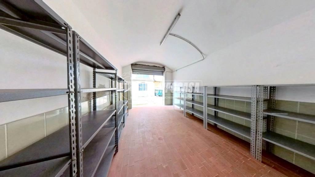 locale commerciale in vendita a Torino in zona Barriera di Milano