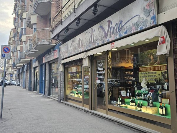 negozio in vendita a Torino in zona Rebaudengo