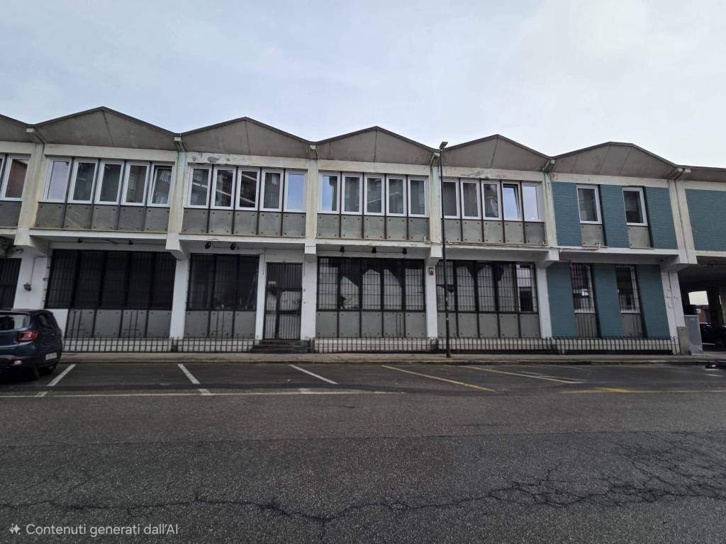 locale commerciale in vendita a Torino in zona Mirafiori Sud