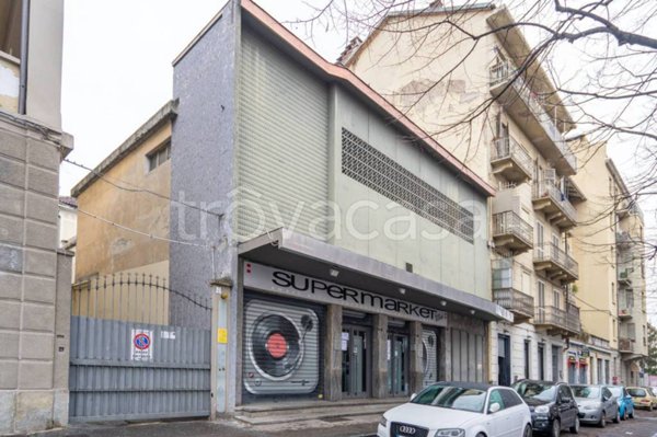 negozio in vendita a Torino in zona Madonna di Campagna