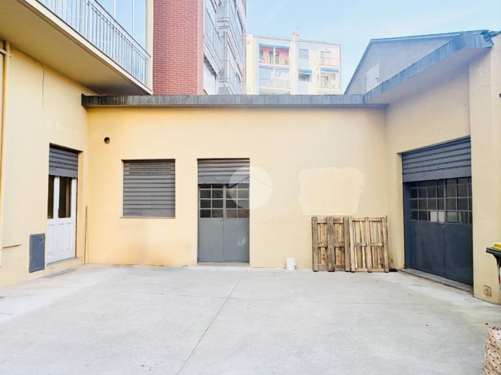 locale di sgombero in vendita a Torino in zona Madonna di Campagna