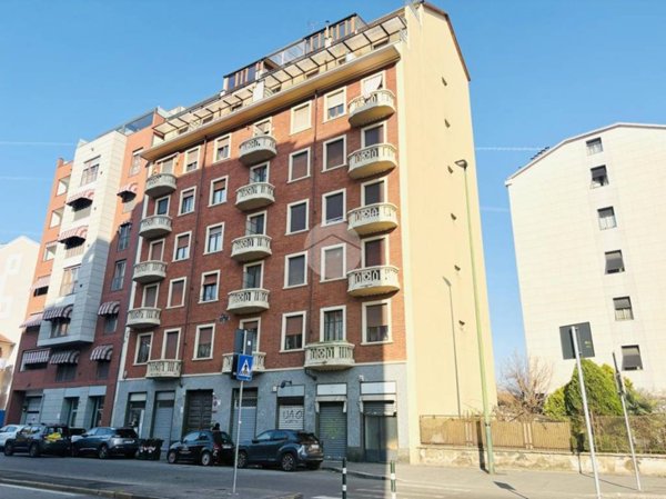 locale commerciale in vendita a Torino in zona Madonna di Campagna