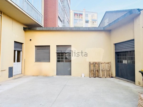 locale di sgombero in vendita a Torino in zona Madonna di Campagna