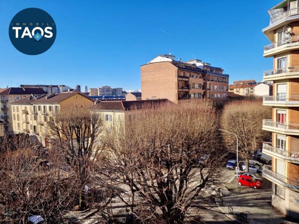 appartamento in vendita a Torino in zona Aurora