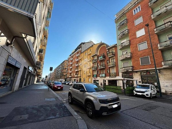 negozio in vendita a Torino in zona Borgata Vittoria