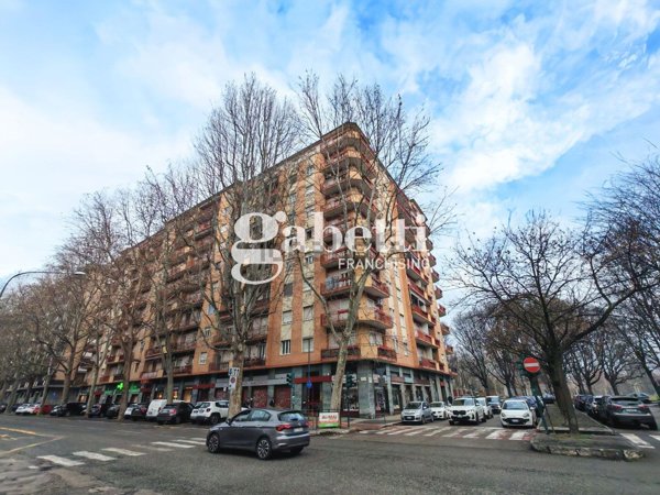 appartamento in vendita a Torino in zona Lingotto