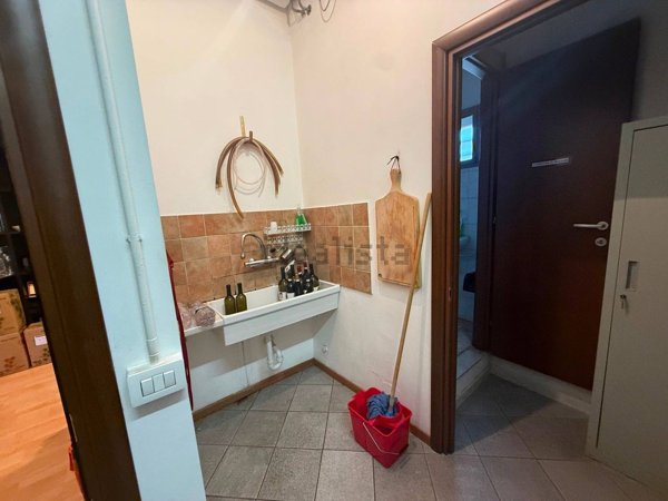 locale commerciale in vendita a Torino in zona Parella