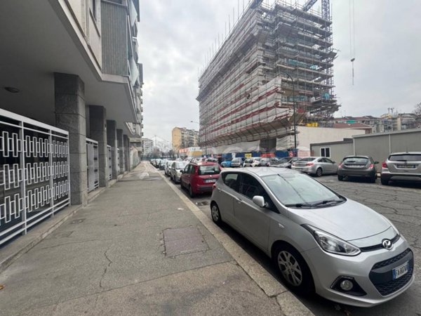 locale di sgombero in vendita a Torino in zona Mirafiori Nord