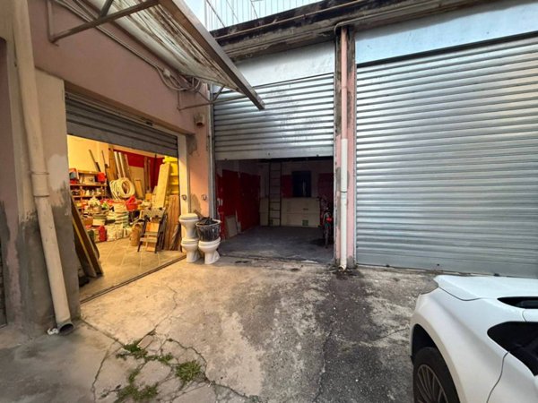 locale commerciale in vendita a Torino in zona Mirafiori Sud