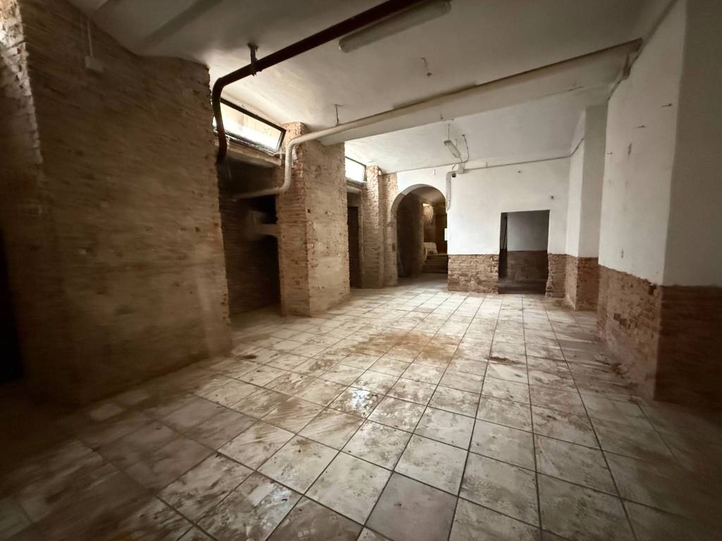 locale di sgombero in vendita a Torino in zona Regio Parco