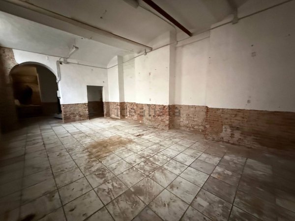 locale di sgombero in vendita a Torino in zona Regio Parco