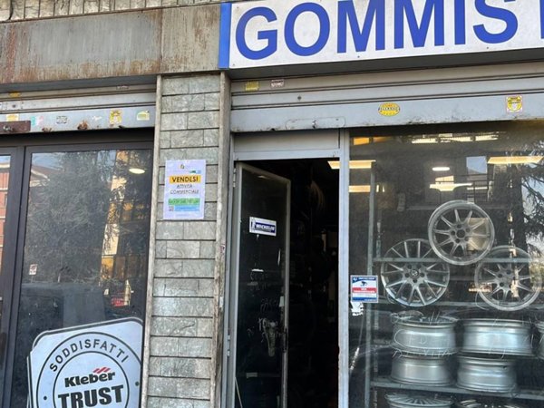 negozio in vendita a Torino in zona Parella