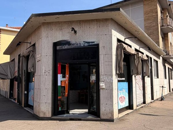 negozio in vendita a Torino in zona Parella