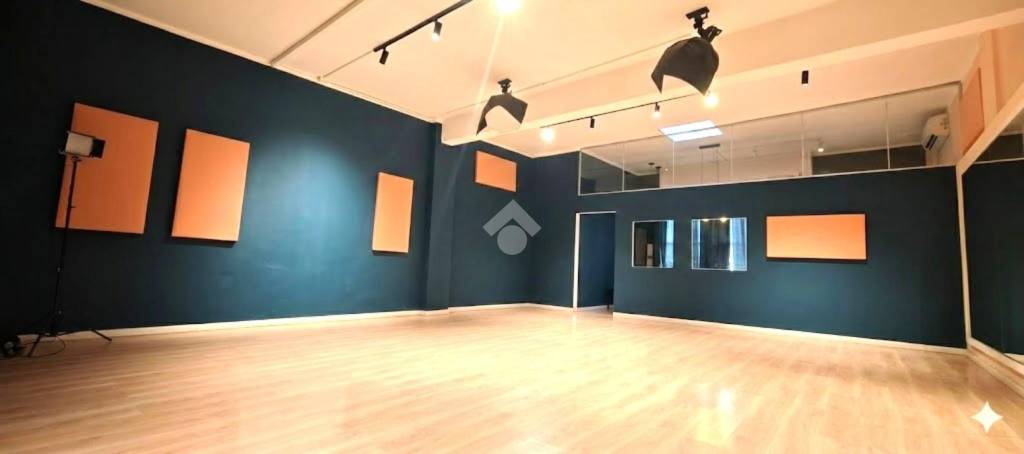 negozio in vendita a Torino in zona Lingotto