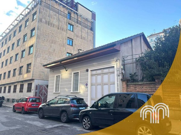 casa indipendente in vendita a Torino in zona Cit Turin