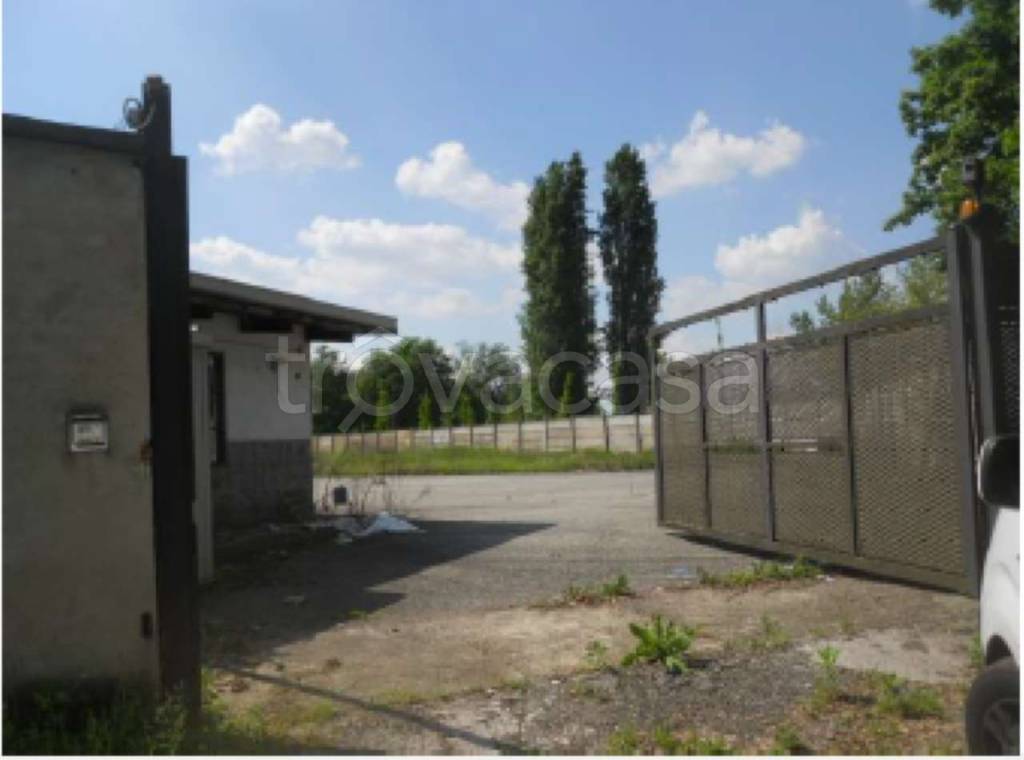 capannone in vendita a Torino in zona Sassi