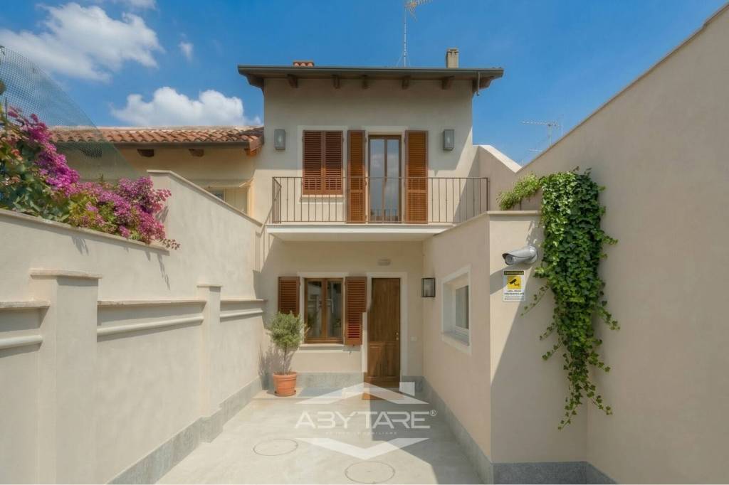 casa indipendente in vendita a Torino in zona Mirafiori Sud