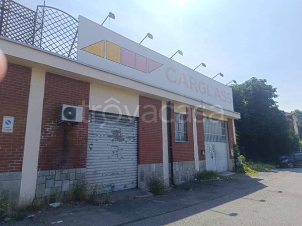 locale commerciale in vendita a Torino in zona Barca