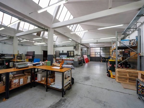 capannone in vendita a Torino in zona Barriera di Milano