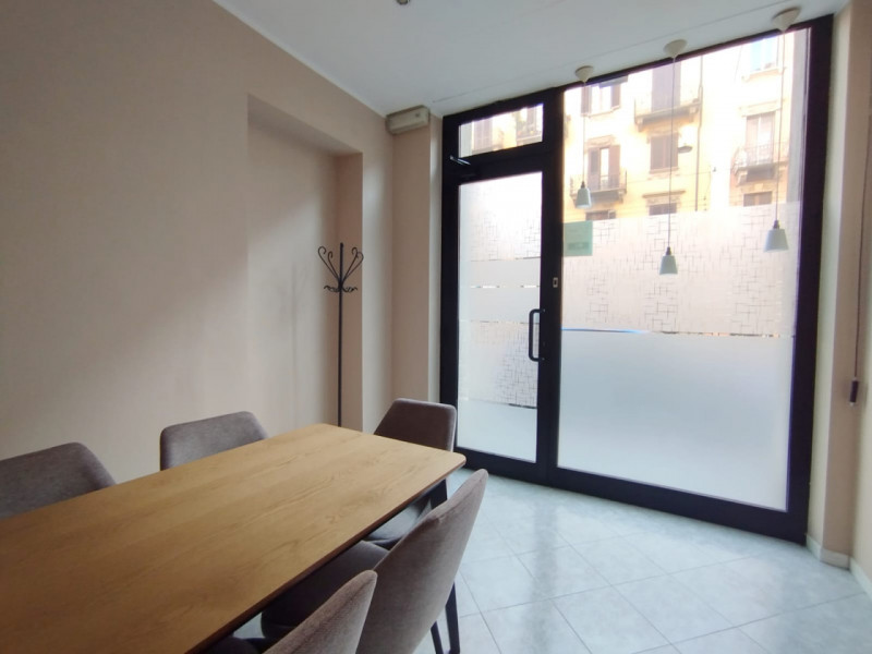 negozio in vendita a Torino in zona Cenisia