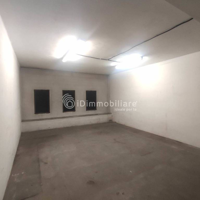 locale di sgombero in vendita a Torino in zona Aurora