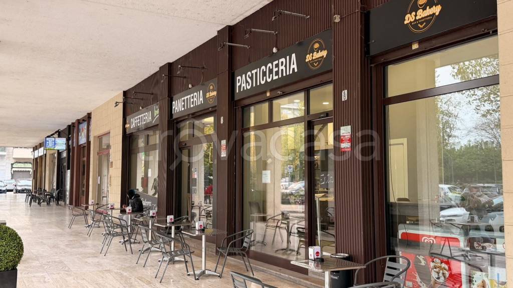 negozio in vendita a Torino in zona Mirafiori Nord