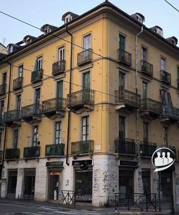 locale commerciale in vendita a Torino in zona Aurora