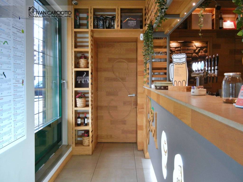 negozio in vendita a Torino in zona Madonna di Campagna