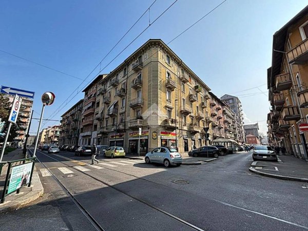 negozio in vendita a Torino in zona Borgata Vittoria