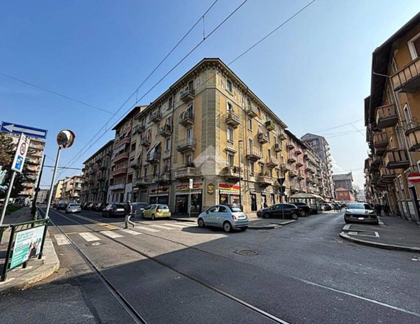 negozio in vendita a Torino in zona Borgata Vittoria