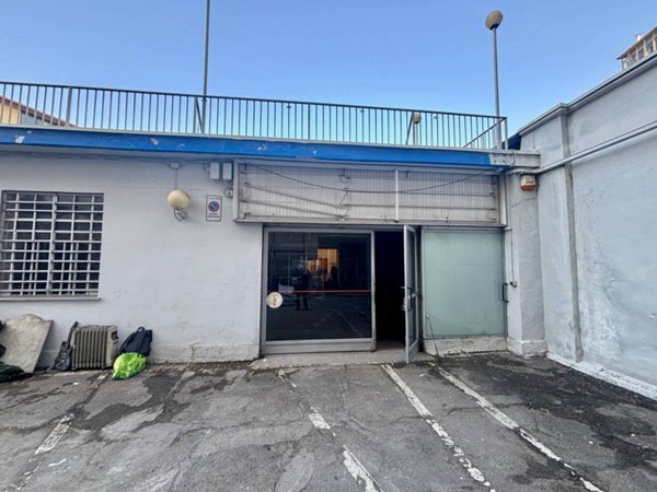 locale commerciale in vendita a Torino in zona Barriera di Milano