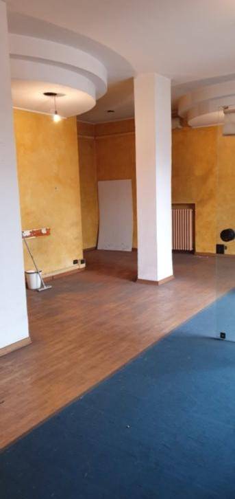 negozio in vendita a Torino in zona Borgata Vittoria