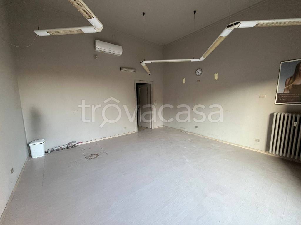 negozio in vendita a Torino in zona Madonna di Campagna