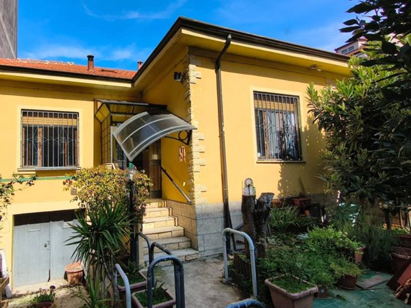 casa indipendente in vendita a Torino in zona Mirafiori Sud
