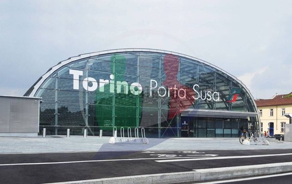 locale commerciale in vendita a Torino in zona Cit Turin