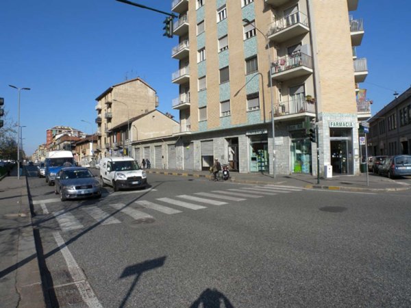 locale commerciale in vendita a Torino in zona Barriera di Milano