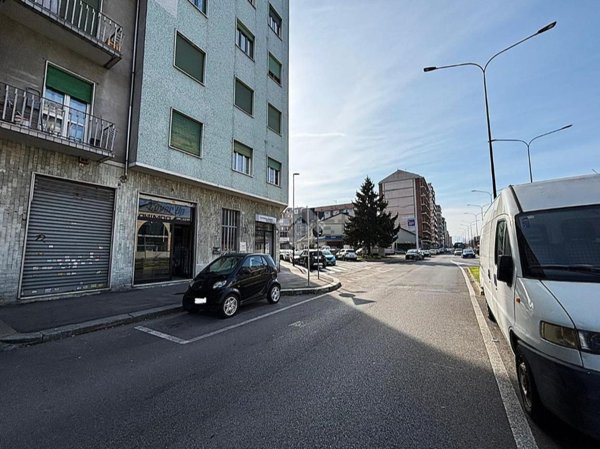 negozio in vendita a Torino in zona Madonna di Campagna