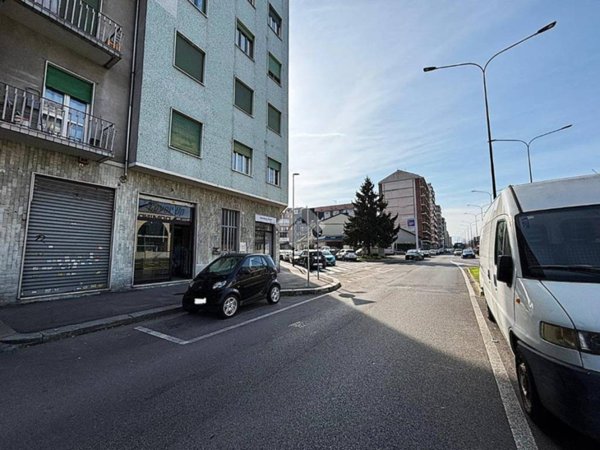 negozio in vendita a Torino in zona Lucento