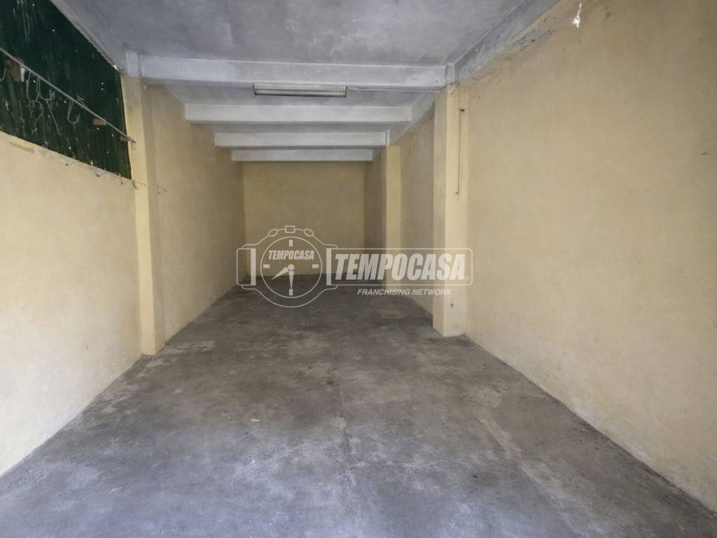 locale commerciale in vendita a Torino in zona Barca