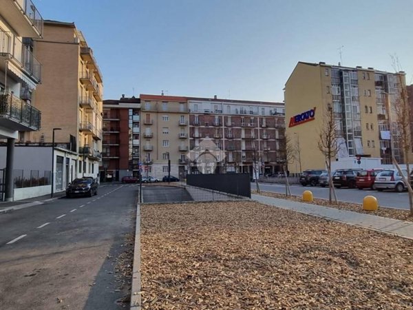 negozio in vendita a Torino in zona Parella