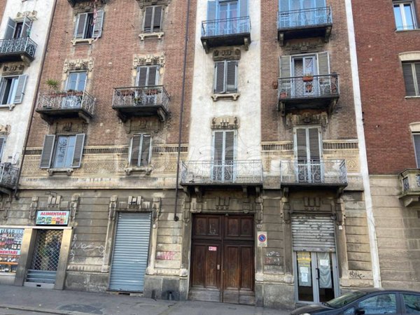 negozio in vendita a Torino in zona Aurora