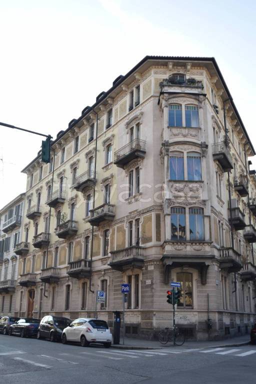 appartamento in vendita a Torino in zona Cit Turin