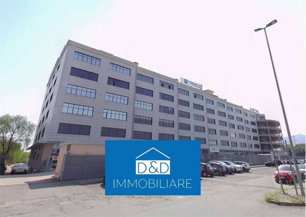 locale commerciale in vendita a Torino in zona Falchera