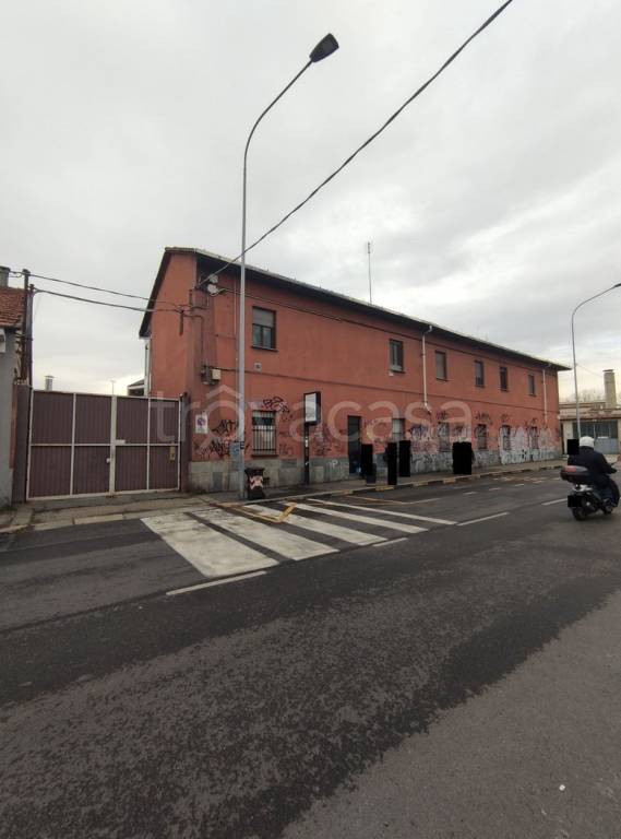 locale commerciale in vendita a Torino in zona Pozzo Strada