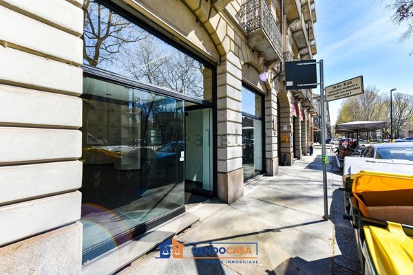 locale commerciale in vendita a Torino in zona Centro Storico
