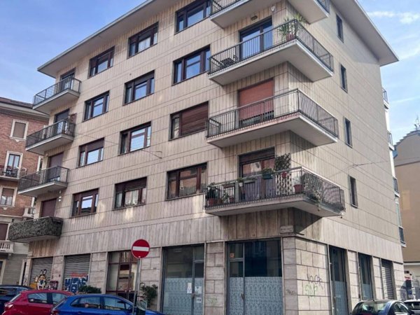 locale commerciale in vendita a Torino in zona San Donato