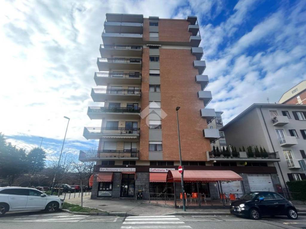negozio in vendita a Torino in zona Borgata Vittoria