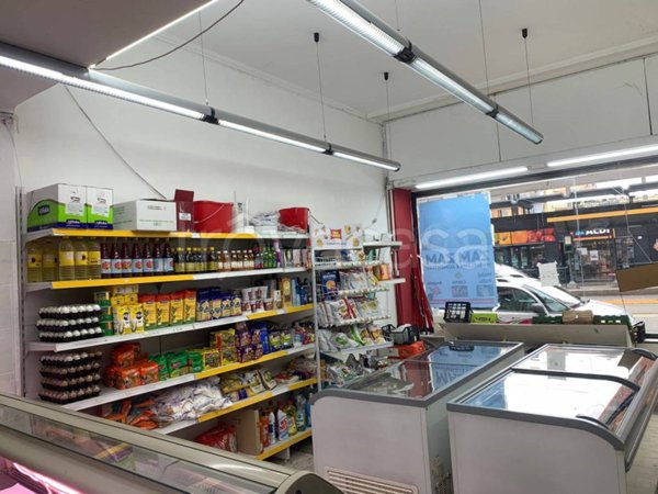 negozio in vendita a Torino in zona Aurora