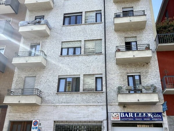 negozio in vendita a Torino in zona Lingotto