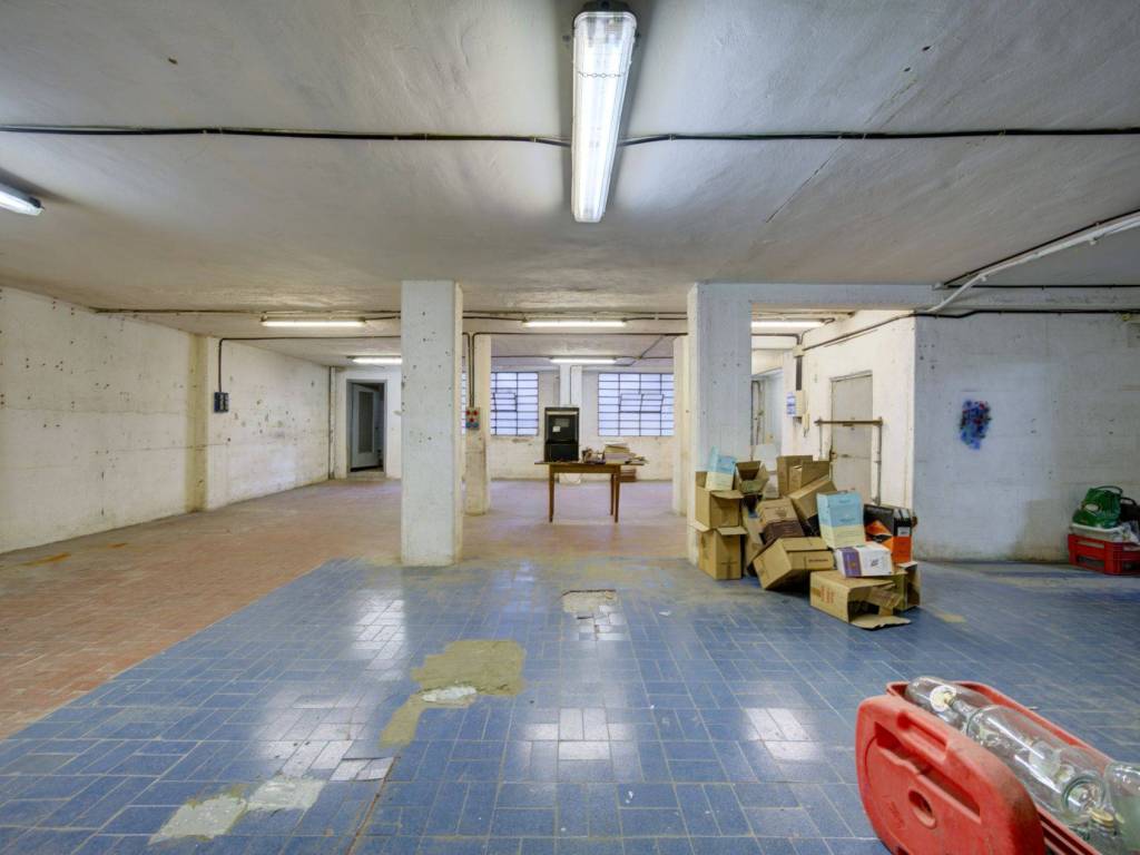 locale commerciale in vendita a Torino in zona Mirafiori Nord